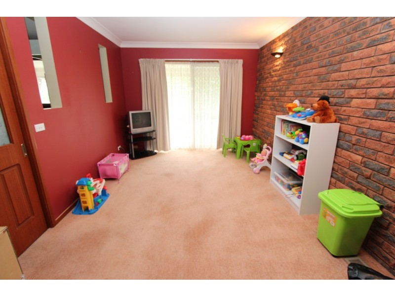 11 Thomas Close, South Bathurst NSW 2795