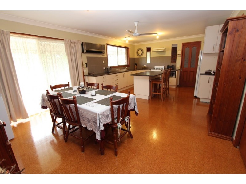 11 Thomas Close, South Bathurst NSW 2795