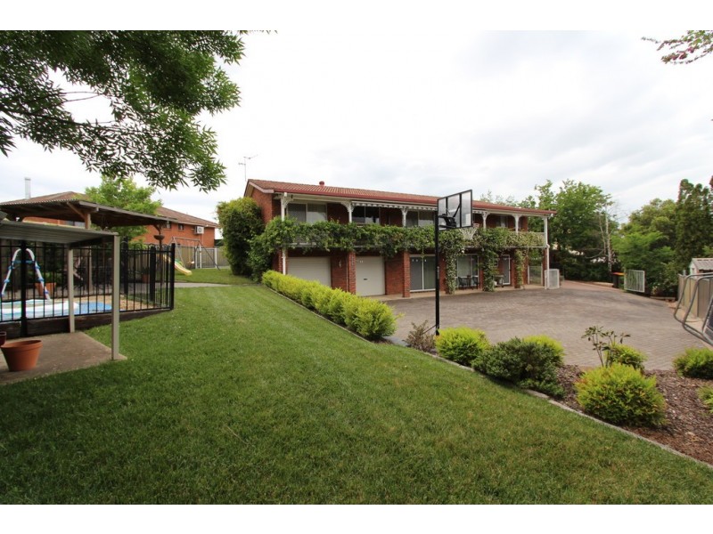 11 Thomas Close, South Bathurst NSW 2795
