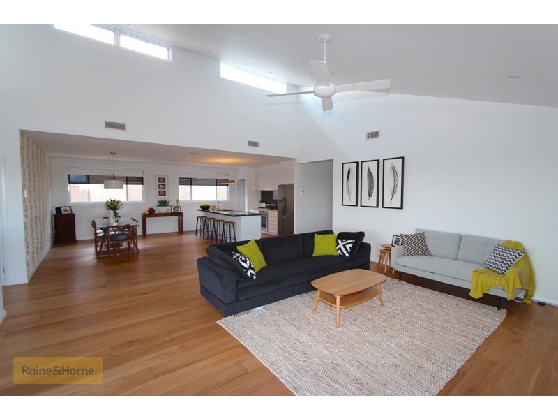 7 Bluegum Close, Kelso NSW 2795