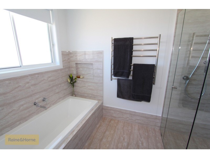 7 Bluegum Close, Kelso NSW 2795