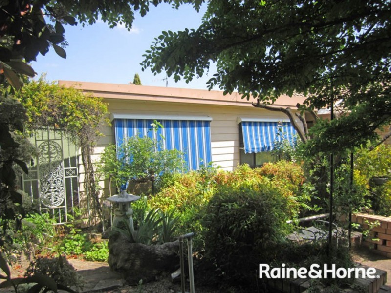 8 Dunrossill Crescent, West Bathurst NSW 2795