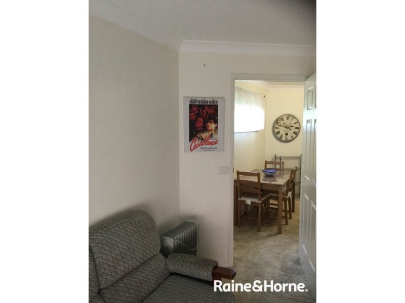 8 Dunrossill Crescent, West Bathurst NSW 2795