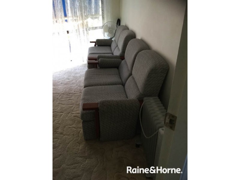 8 Dunrossill Crescent, West Bathurst NSW 2795