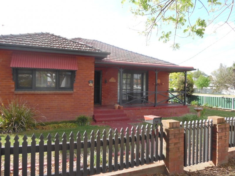 43 Stewart Street, Bathurst NSW 2795