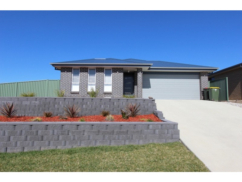 6 Phillip Street, Llanarth NSW 2795