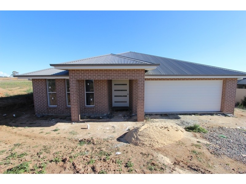 81 Graham Drive, Kelso NSW 2795