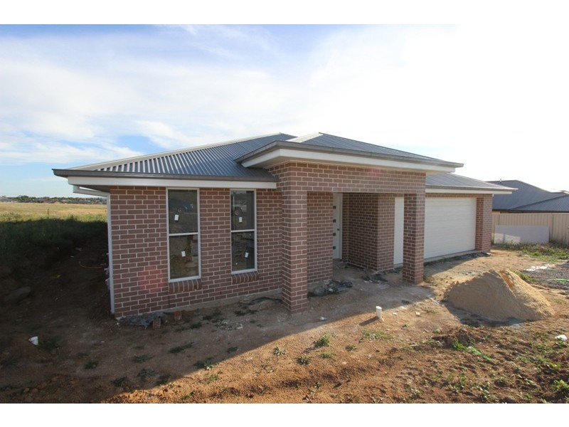 81 Graham Drive, Kelso NSW 2795