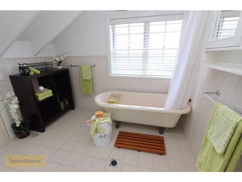 246 Peel Street, Bathurst NSW 2795