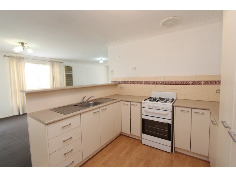 2/28 Torch Street, Bathurst NSW 2795