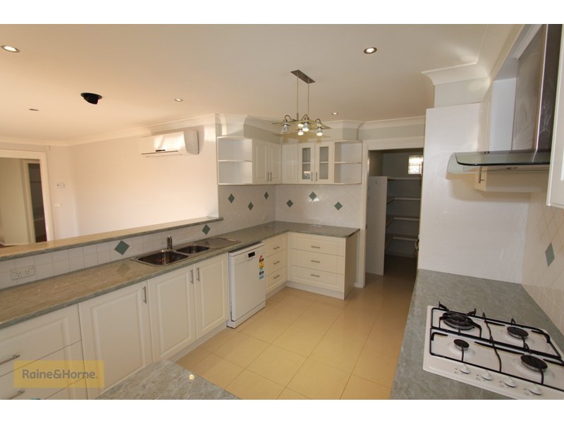 1 Caples Close, Kelso NSW 2795