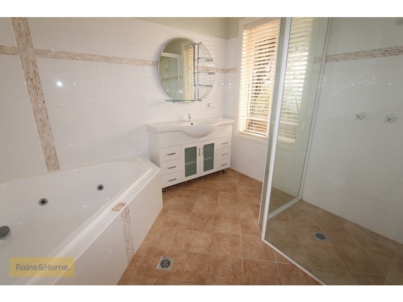 1 Caples Close, Kelso NSW 2795