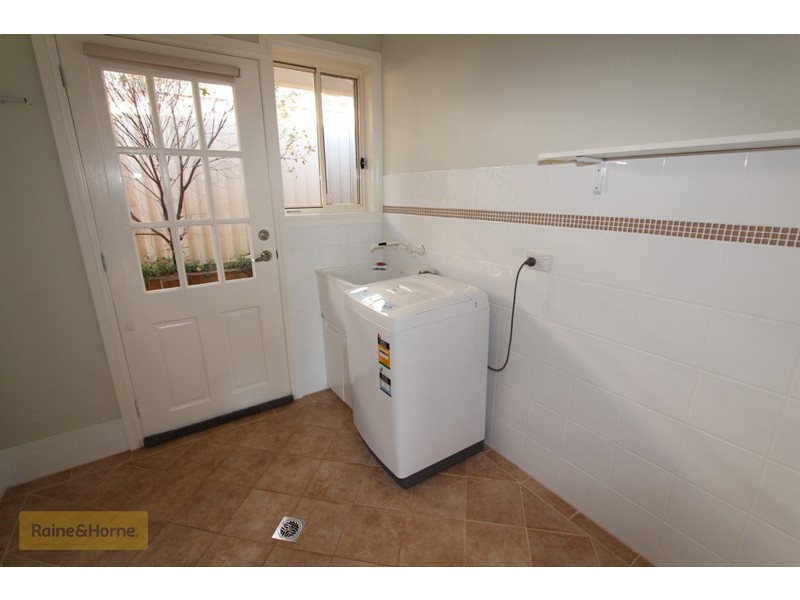 1 Caples Close, Kelso NSW 2795