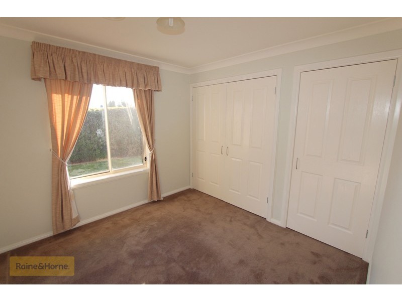 1 Caples Close, Kelso NSW 2795