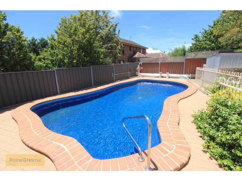 4 Kurumben Place, West Bathurst NSW 2795