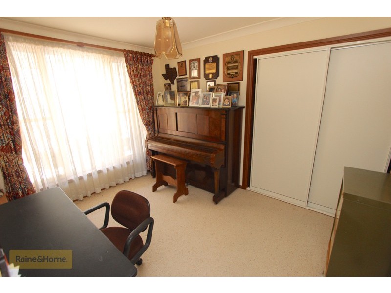 4 Kurumben Place, West Bathurst NSW 2795