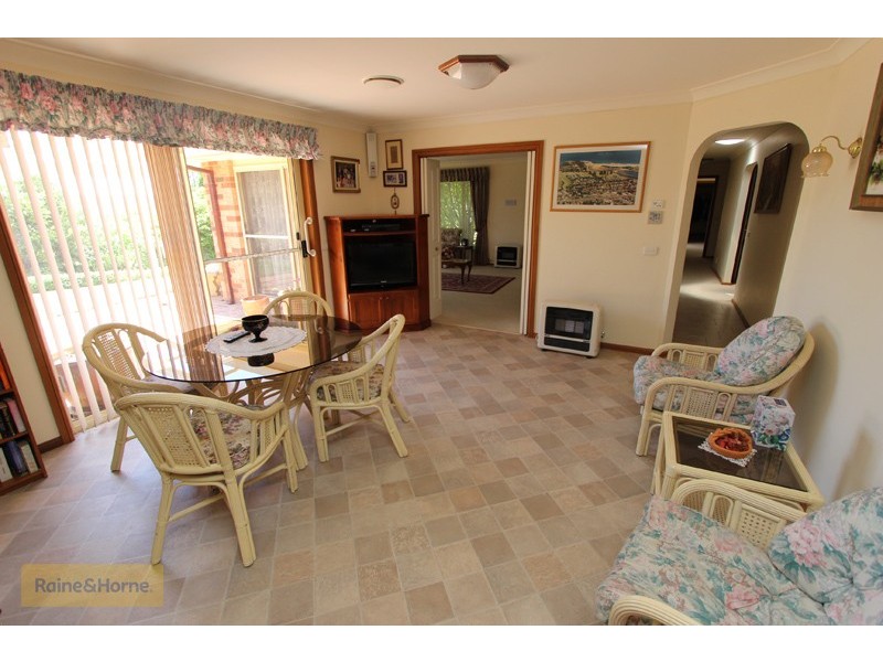 4 Kurumben Place, West Bathurst NSW 2795
