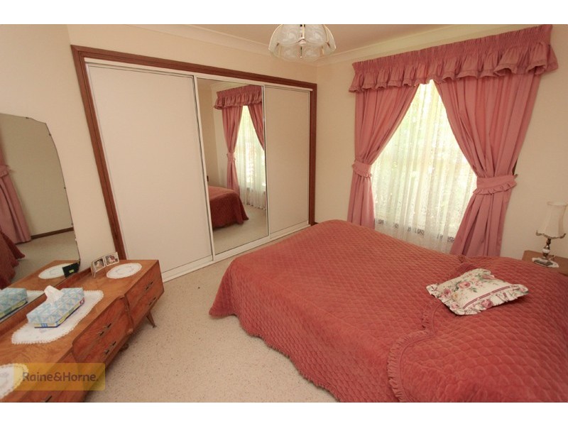 4 Kurumben Place, West Bathurst NSW 2795