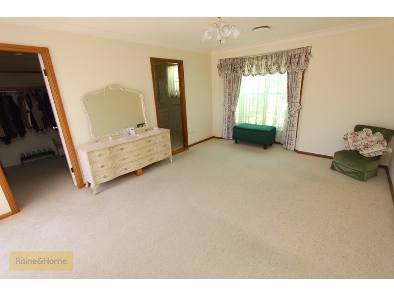 4 Kurumben Place, West Bathurst NSW 2795