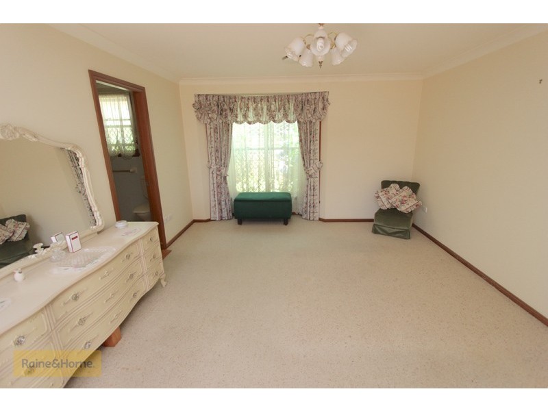 4 Kurumben Place, West Bathurst NSW 2795