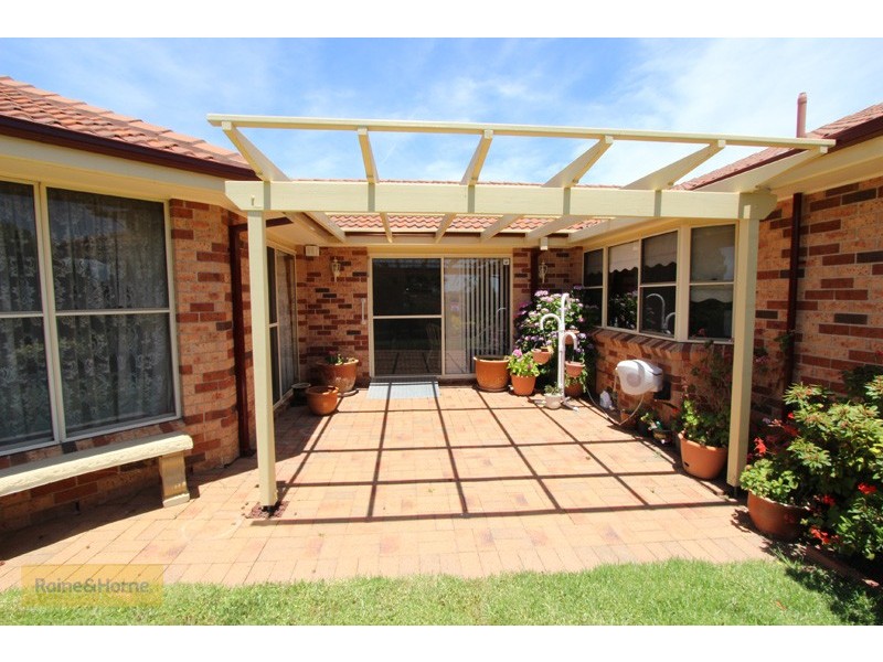 4 Kurumben Place, West Bathurst NSW 2795