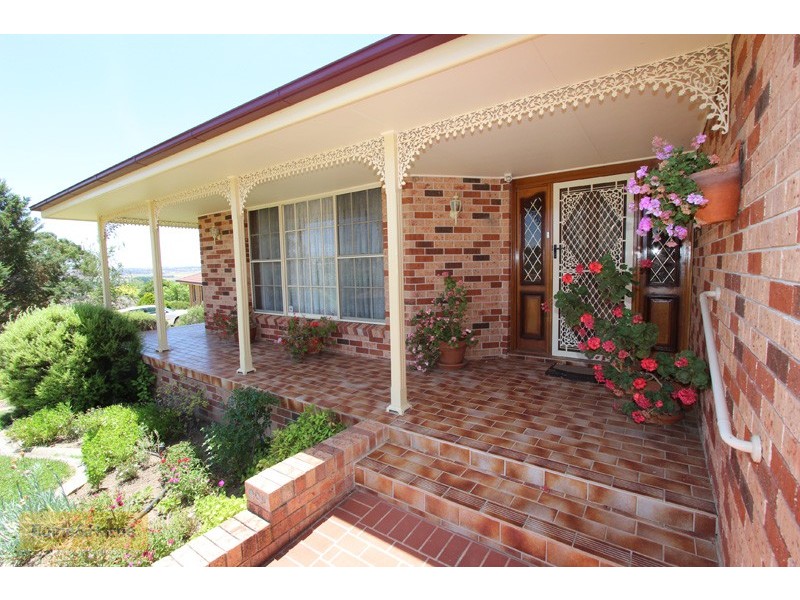4 Kurumben Place, West Bathurst NSW 2795