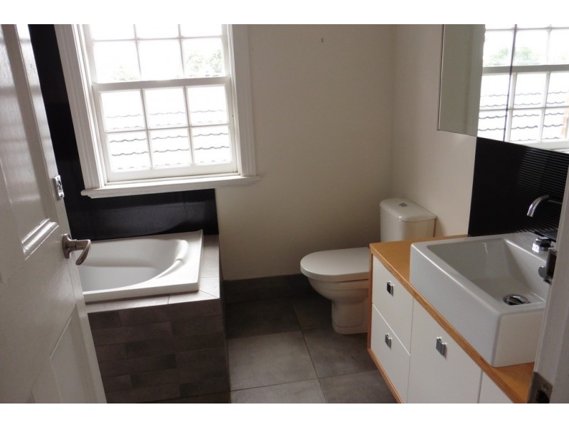 2/86 Russell Street, Bathurst NSW 2795