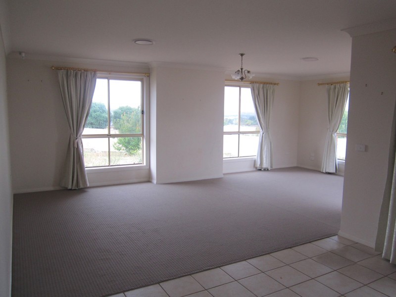 6 Blackwood Close, Bathurst NSW 2795