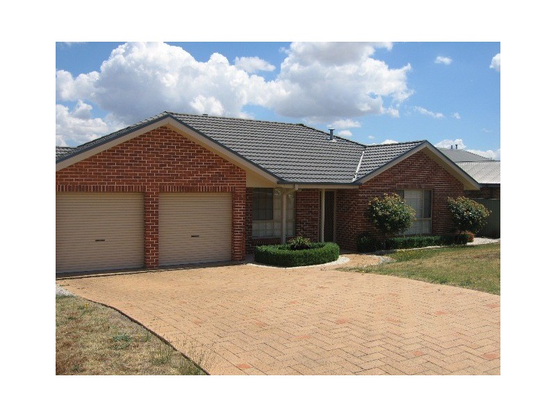 22 Sapphire Cr, Bathurst NSW 2795