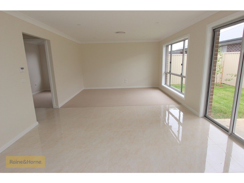 1/40 Wentworth Drive, Kelso NSW 2795