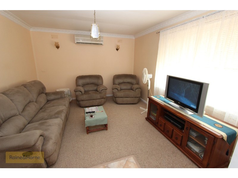 279 Rocket Street, Bathurst NSW 2795