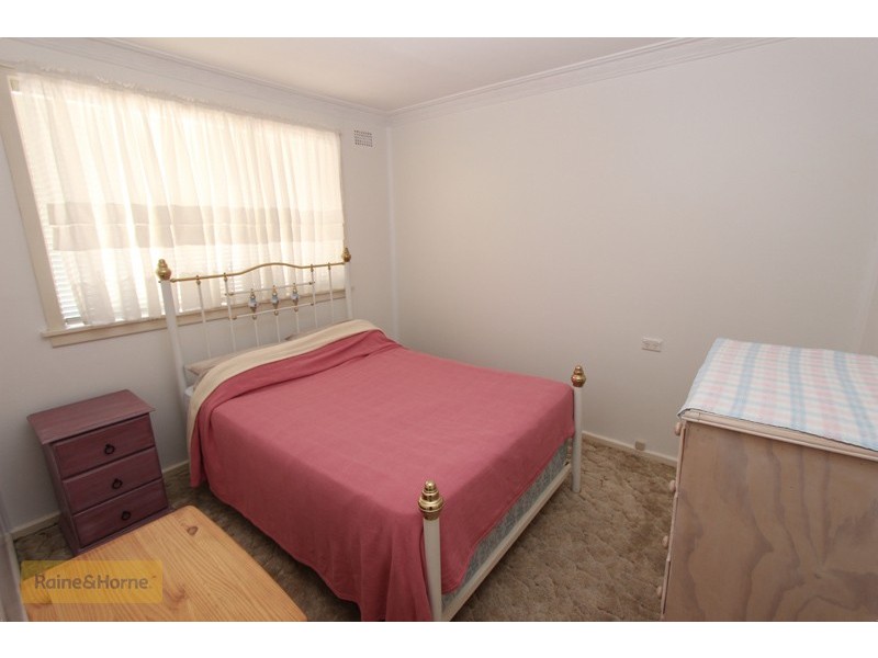 279 Rocket Street, Bathurst NSW 2795