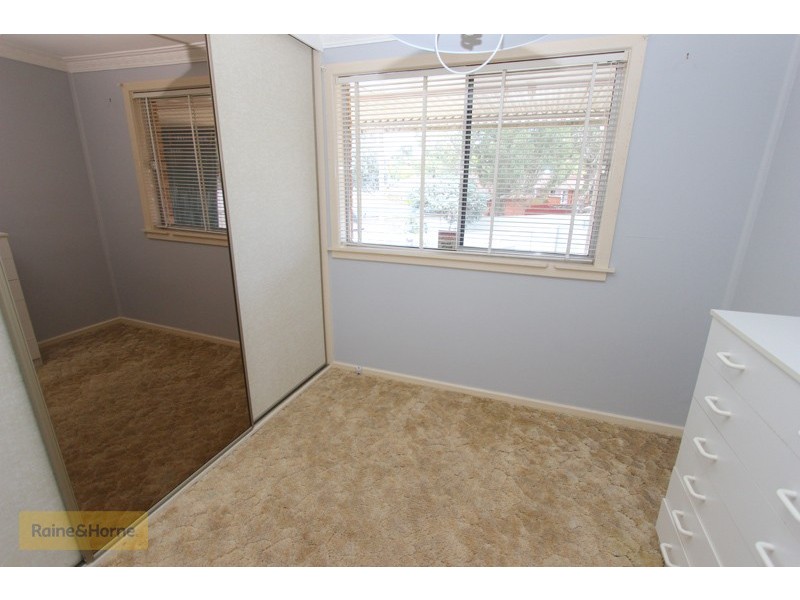 279 Rocket Street, Bathurst NSW 2795