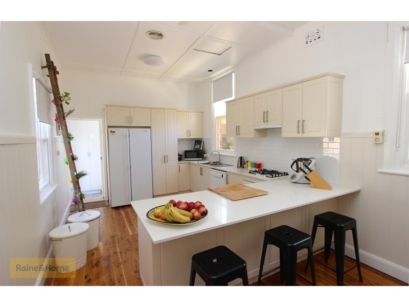 248 Piper Street, Bathurst NSW 2795