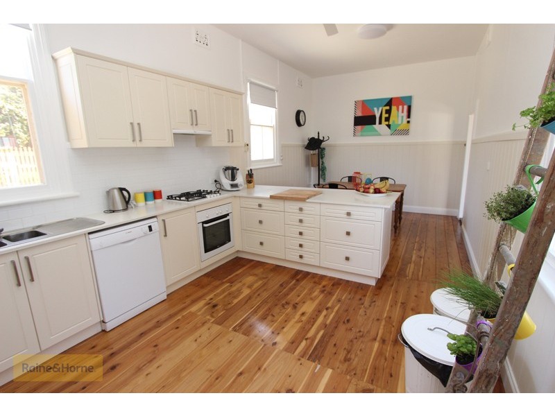 248 Piper Street, Bathurst NSW 2795