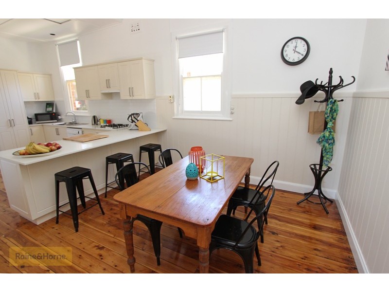 248 Piper Street, Bathurst NSW 2795
