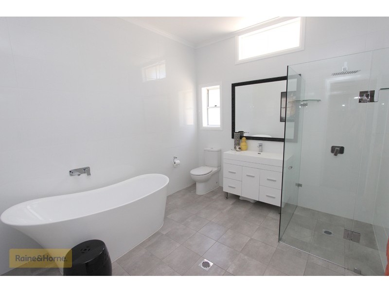 248 Piper Street, Bathurst NSW 2795