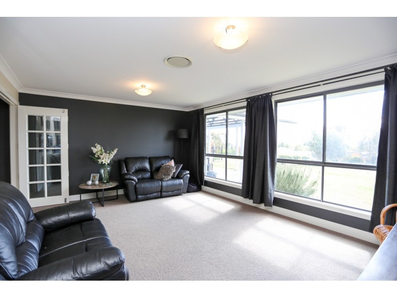 63 Blue Ridge Drive, White Rock NSW 2795