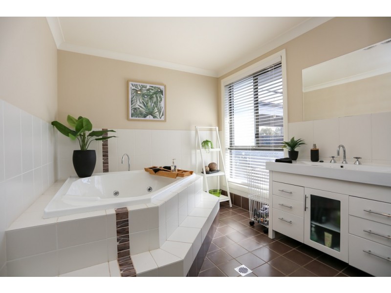 63 Blue Ridge Drive, White Rock NSW 2795