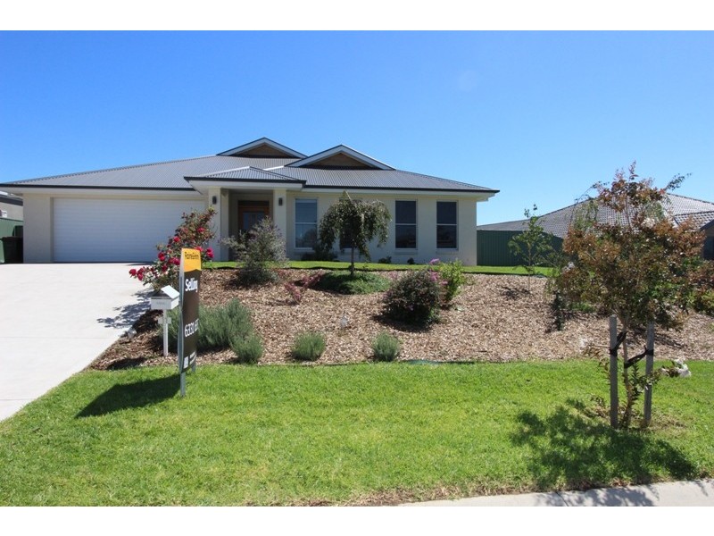 11 McGirr Street, Llanarth NSW 2795