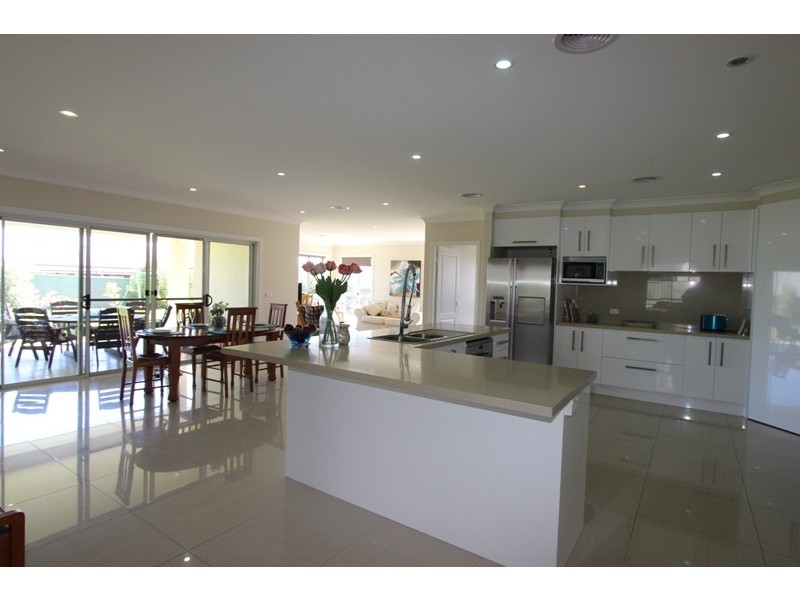 11 McGirr Street, Llanarth NSW 2795