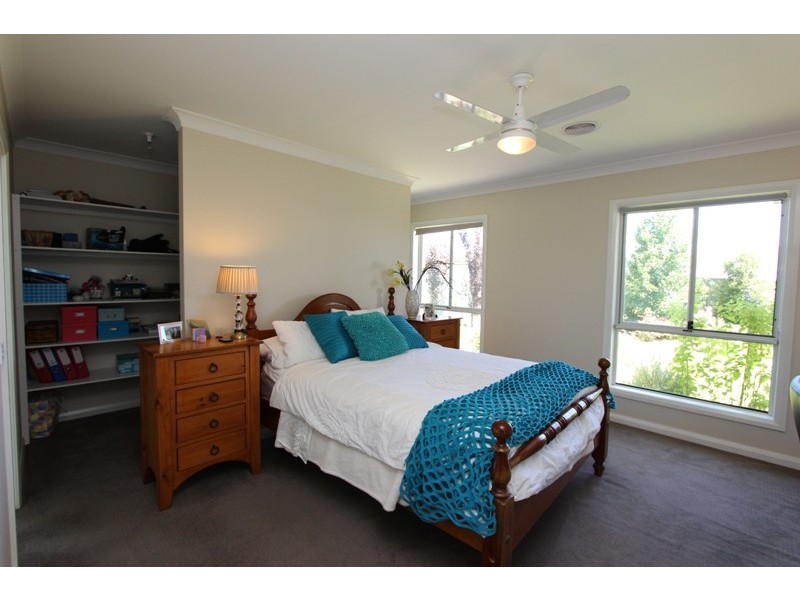 11 McGirr Street, Llanarth NSW 2795