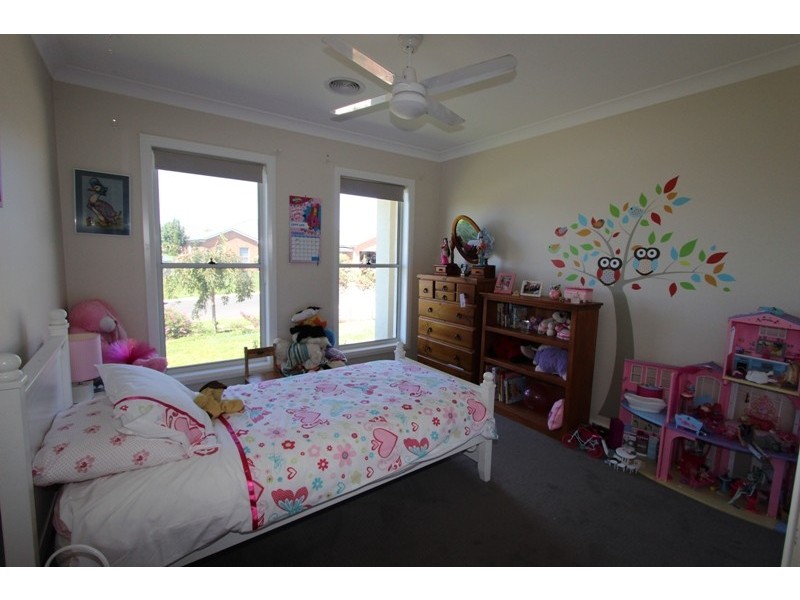 11 McGirr Street, Llanarth NSW 2795
