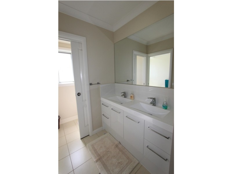 11 McGirr Street, Llanarth NSW 2795