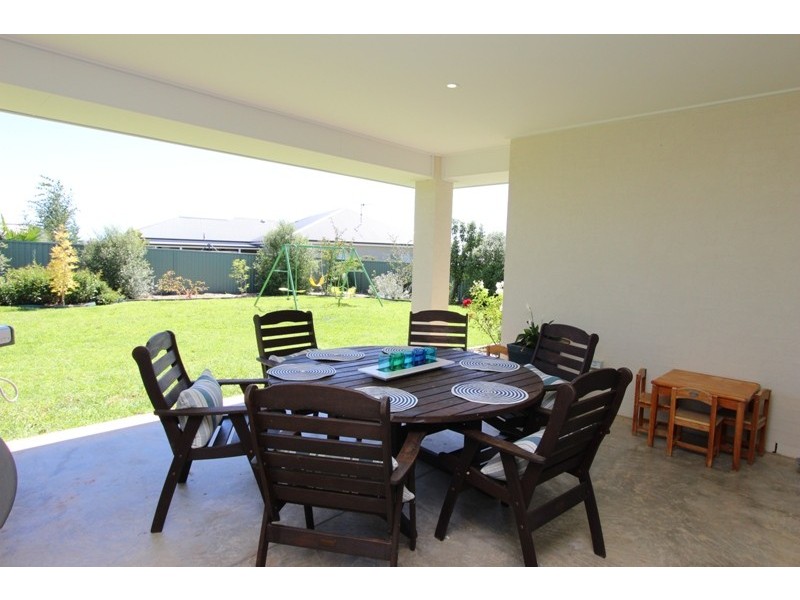 11 McGirr Street, Llanarth NSW 2795