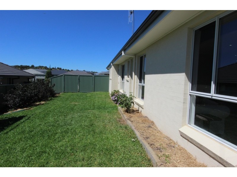 11 McGirr Street, Llanarth NSW 2795