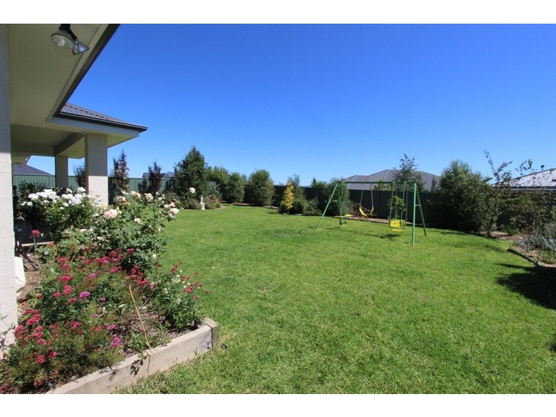 11 McGirr Street, Llanarth NSW 2795