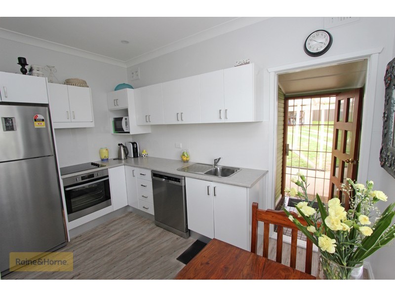 1 Lewins Street, South Bathurst NSW 2795