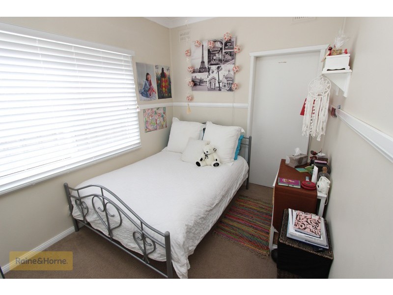 1 Lewins Street, South Bathurst NSW 2795