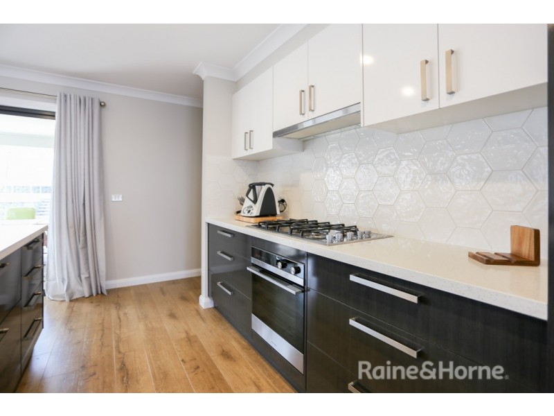 6 McGillan Drive, Kelso NSW 2795